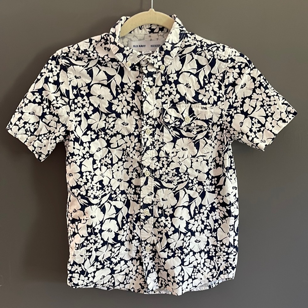 Old Navy Hawaiian button down shirt. Youth Size Large (10-12). Navy Blue & White
